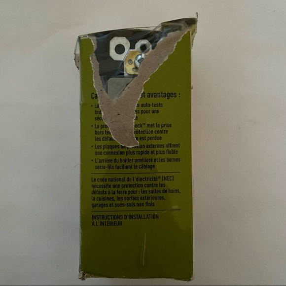 Pass & Seymour Legrand Radiant Self-Test GFCI Outlet 15 Amp - Picture 2 of 4